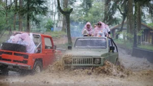 Paket Wisata Kemuning Jeep Adventure