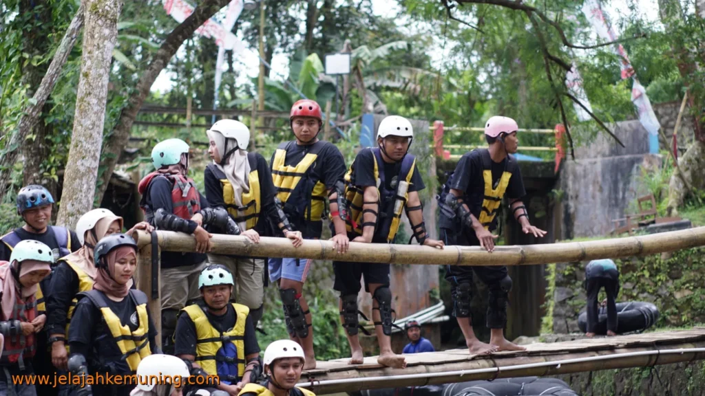 foto river tubing kemuning karanganyar